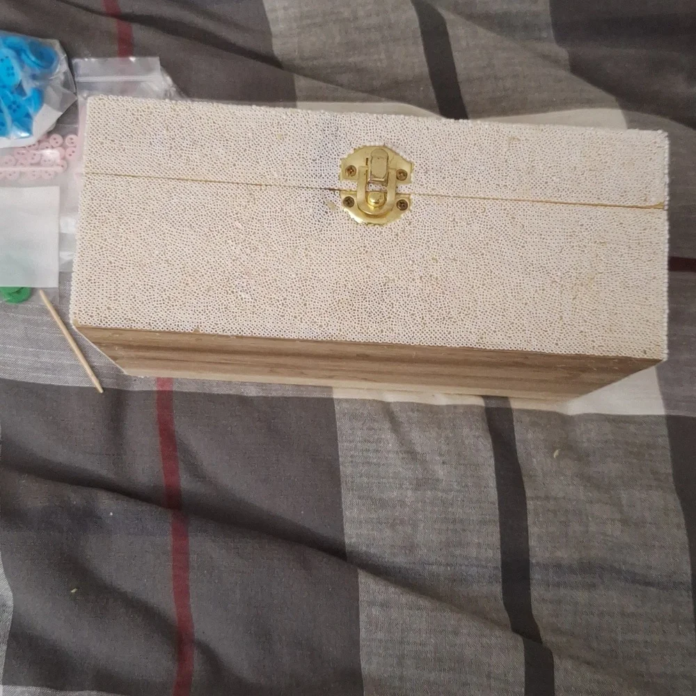 Homemade beaded box - Picture 2 of 2